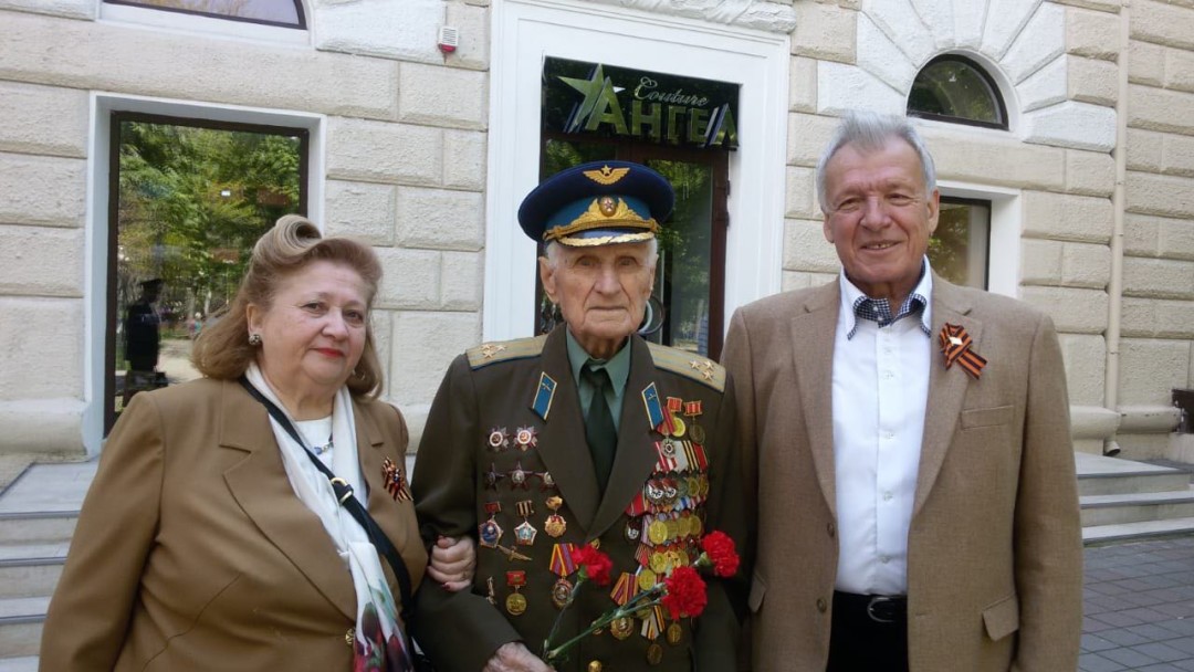 Федор Алексеевич с сыном Алексеем Федоровичем и его женой Татьяной Аветовной