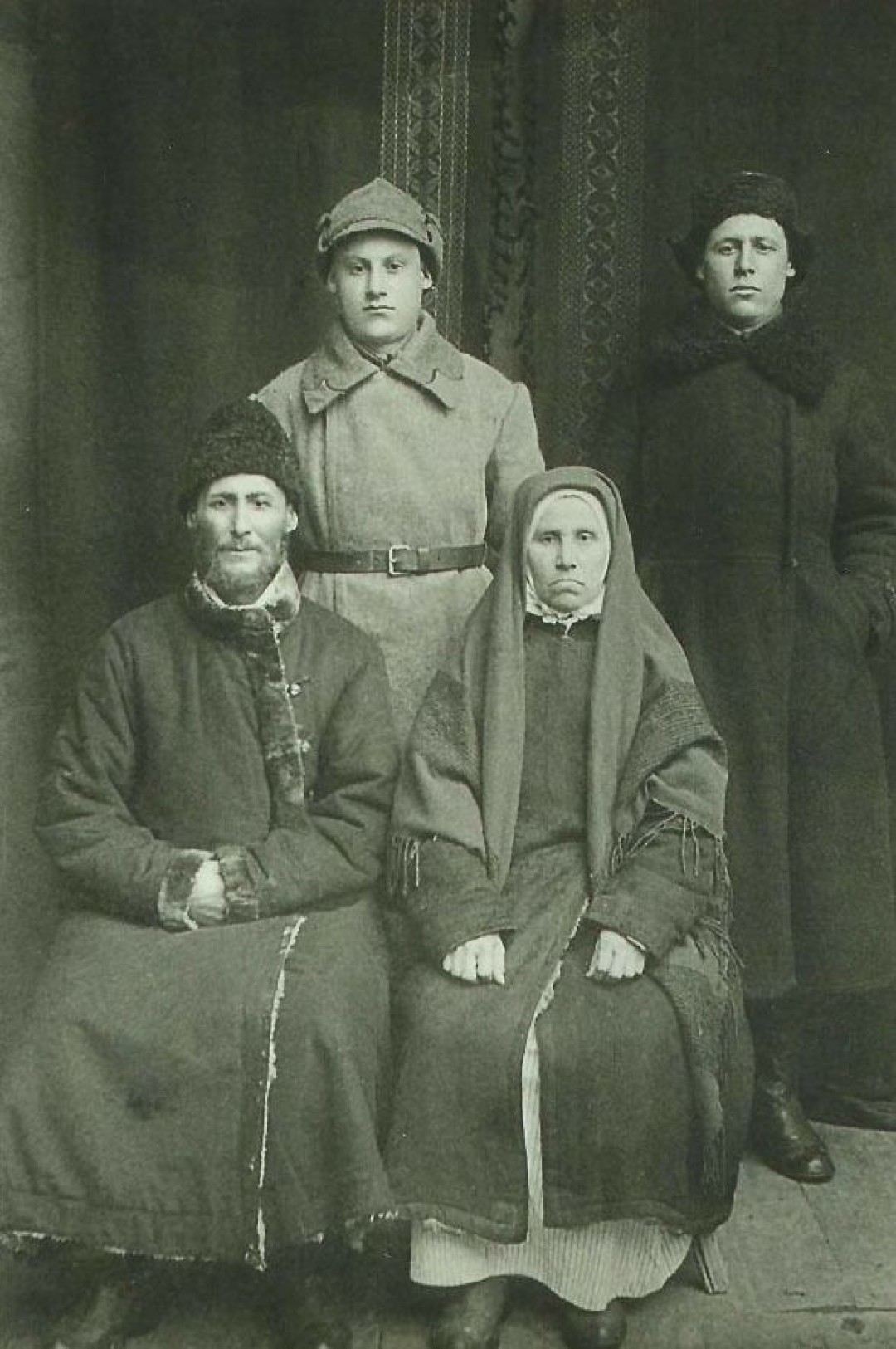 Хабибулла Загиров (вверху справа) с братом и родителями