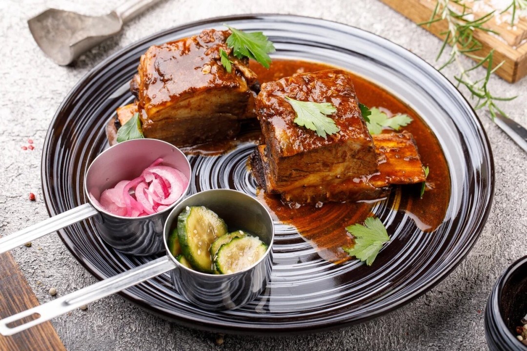 Томленые говяжьи ребра