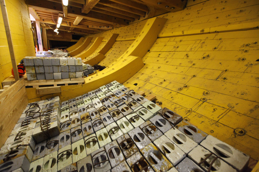 При Петре I в качестве балласта использовали камень. В наши дни – металл.