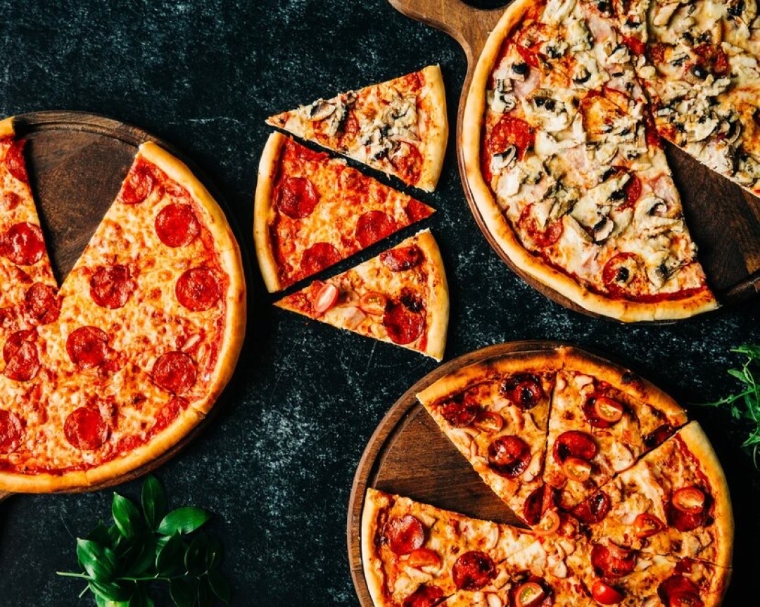 Предложение комбо "Тройка пик" 3 пиццы: "Мясная", "Головокружительная", "Пепперони" - 1750 ₽