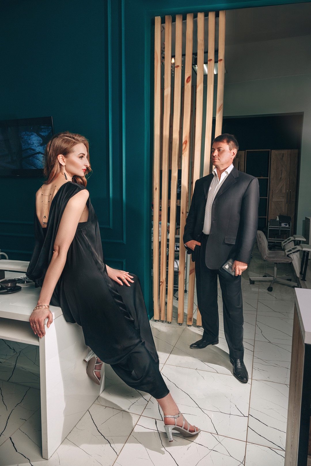 серьги, браслеты, кольцо, колье, портмоне «Династия Алмаза» платье, босоножки Villa Realle