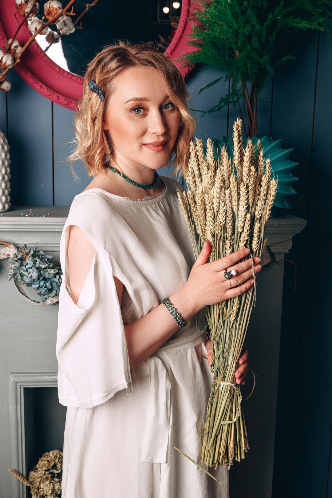 брошь, кольцо, бусы, браслет «Династия Алмаза» платье, сумка, мюли Villa Realle БЛАГОДАРНОСТЬ ЗА ПРЕДОСТАВЛЕННУЮ ЛОКАЦИЮ ЦВЕТОЧНОМУ САЛОНУ TEPLITCA