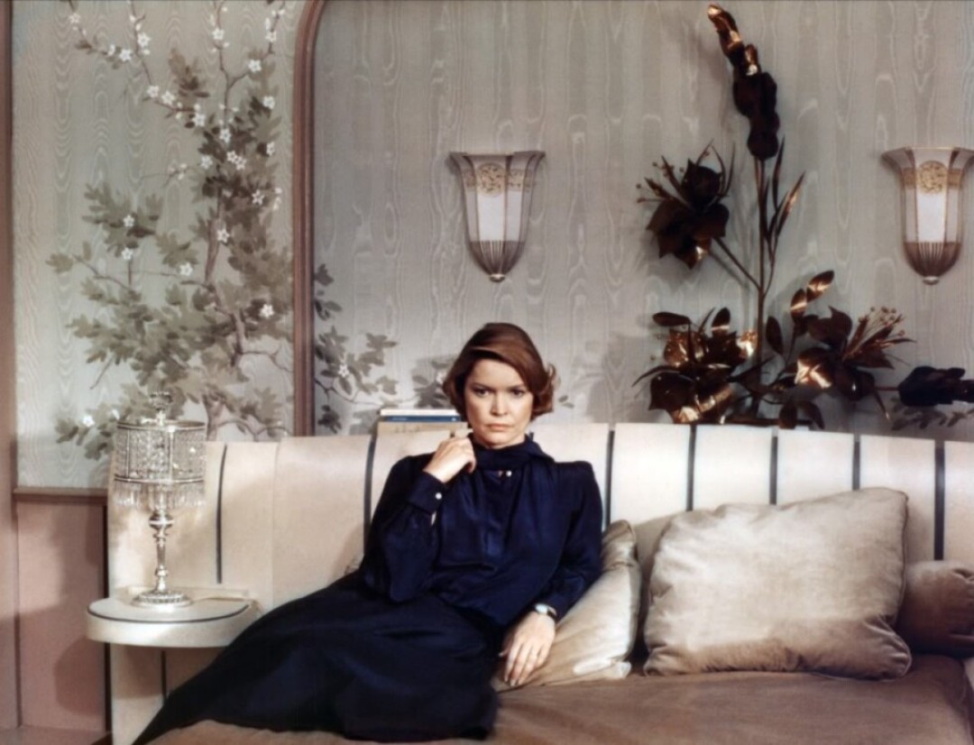 Эллен Бёрстин в Yves Saint Laurent в фильме Алена Рене «Провидение», 1977