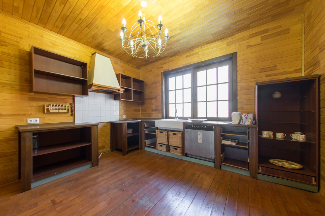 Коттедж в «Уладово» Дом на 23-м километре Байкальского тракта на берегу залива Уладова. Находится на живописном лесном участке: живая природа, чистый