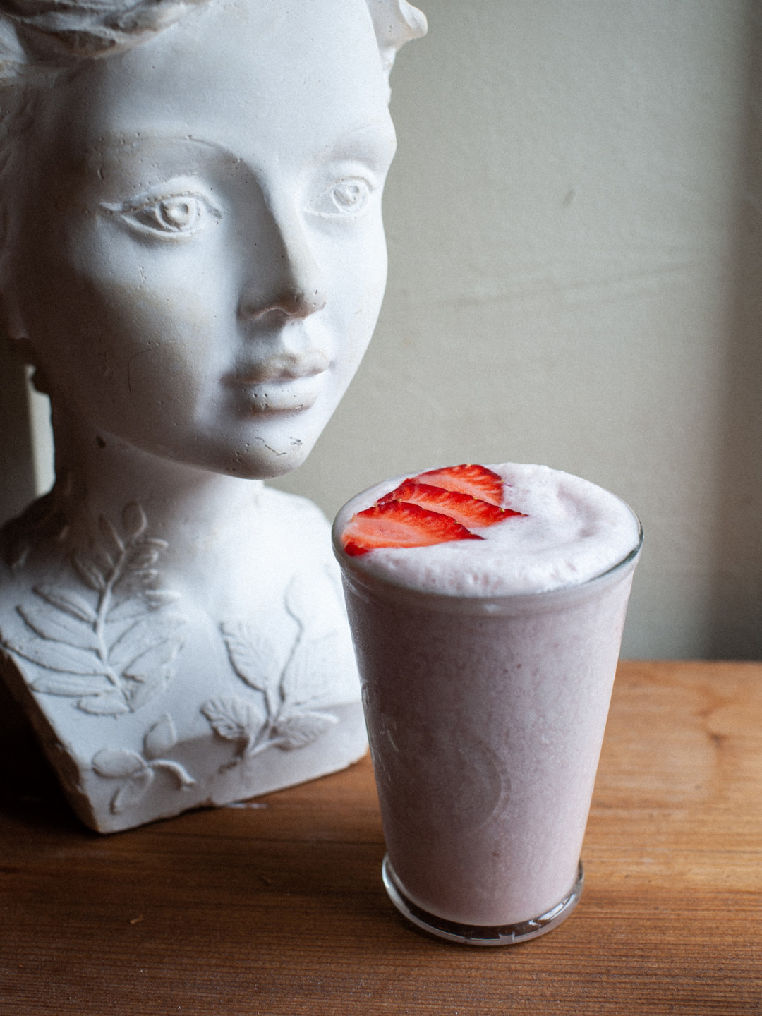 Клубничный молочный коктейль