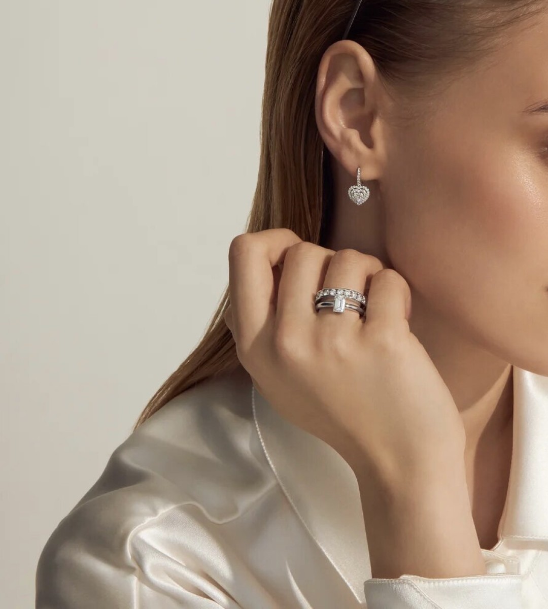 Серьги, белое золото с бриллиантами, от 420 000 руб.