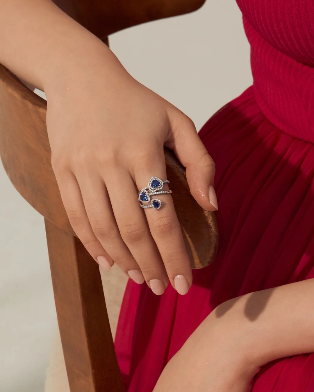 Кольцо с бриллиантами и сапфирами, от 258 750 руб.