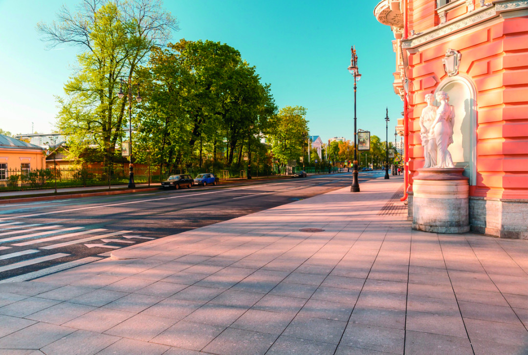 Цвет мощения на Потемкинской улице гармонирует с цветом фасадов