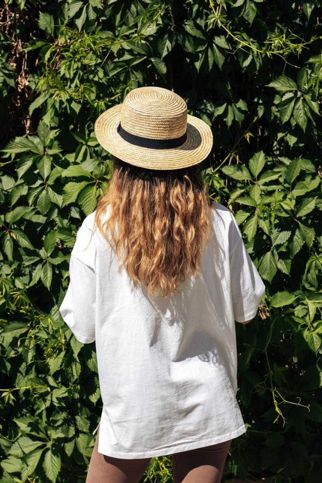 Футболка, 1800 рублей, леггинсы, 1200 рублей, шляпа, 1400 рублей