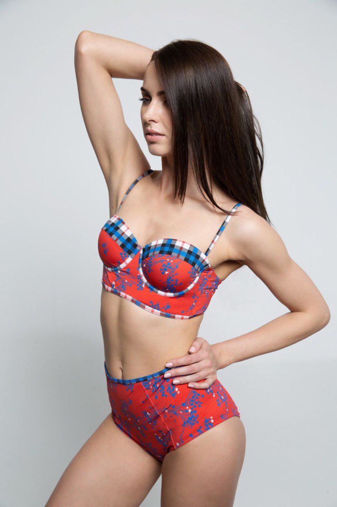 Лиф на косточках, 4630 рублей, плавки, 2980 рублей