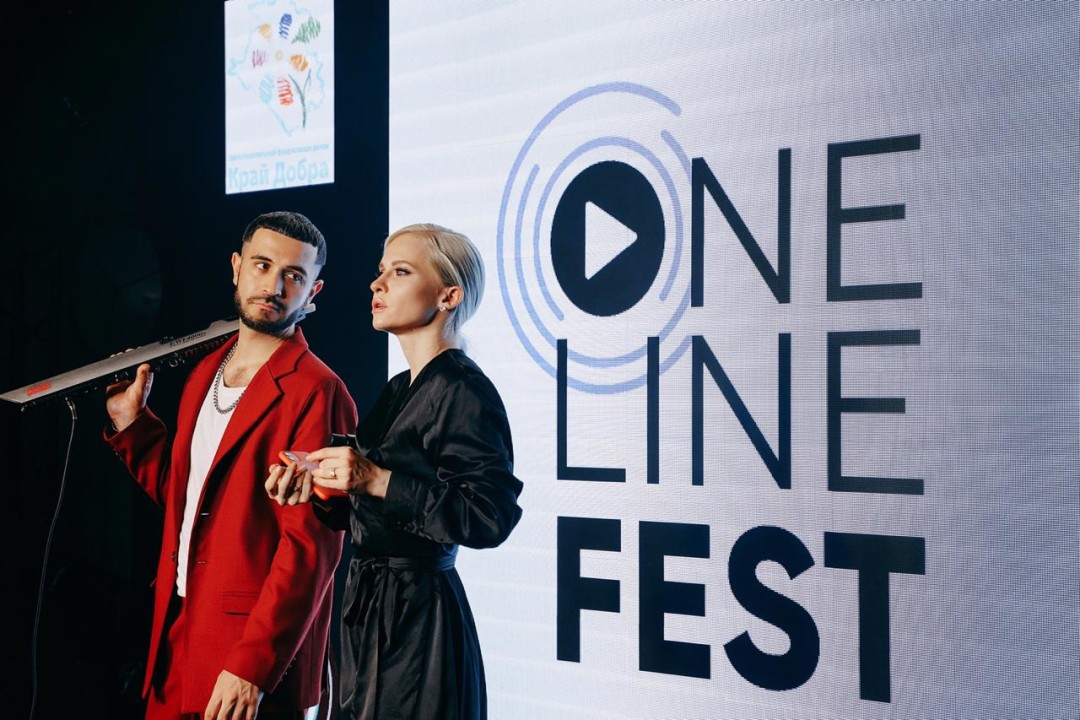 Музыкальный дуэт, участники фестиваля - Ева Каде и Никита Сильвер