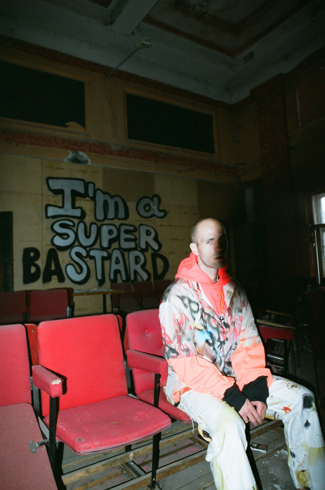 На Максиме рубашка Heron Preston; худи Vetements; джинсы Off-White x Futura (все — ДЛТ)