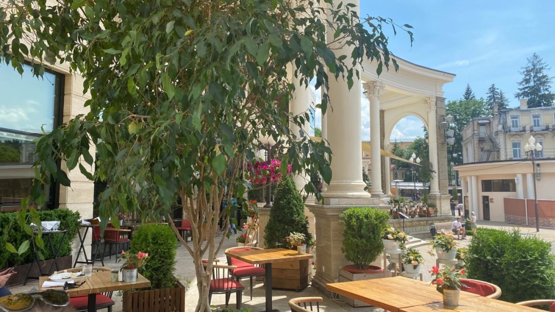 Летняя терраса ресторана «Высота 5642», Кисловодск