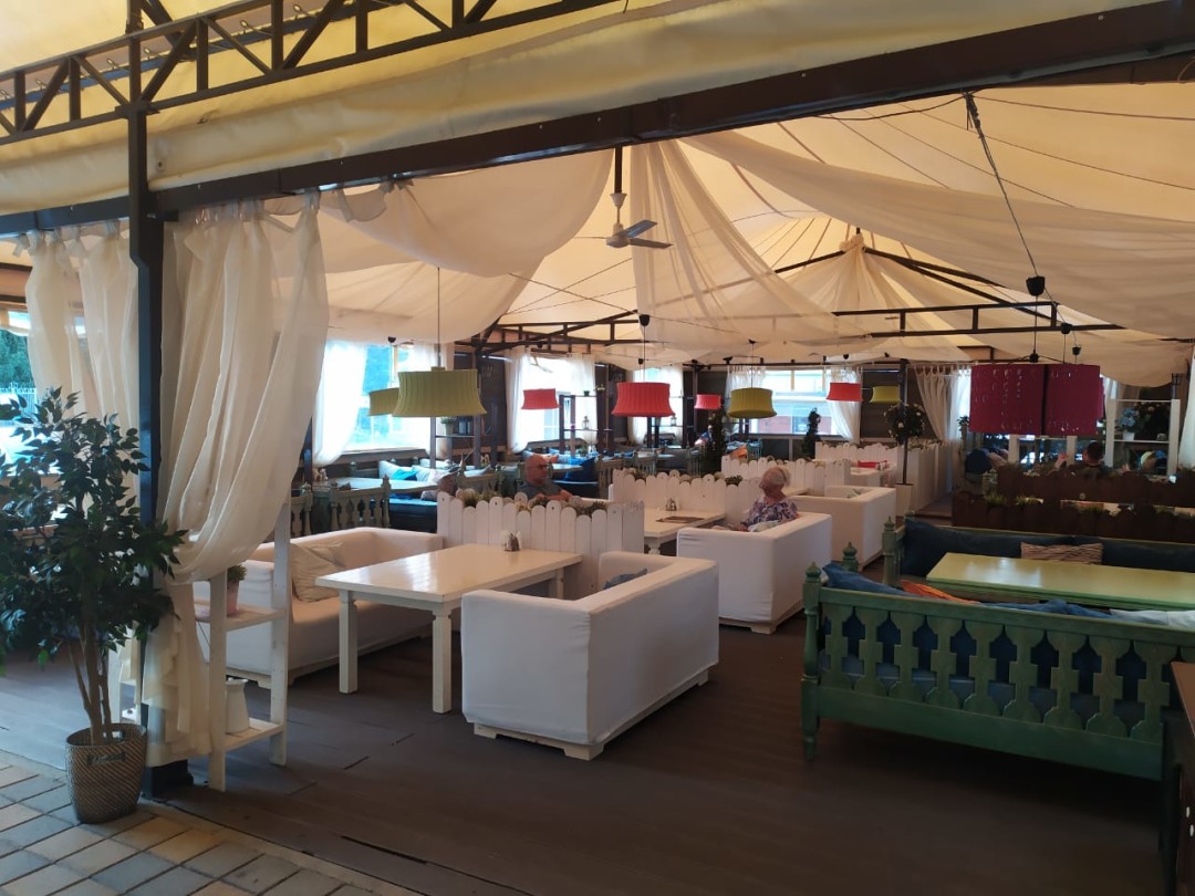 Летняя терраса ресторана «Чайхана Бархан», Ставрополь