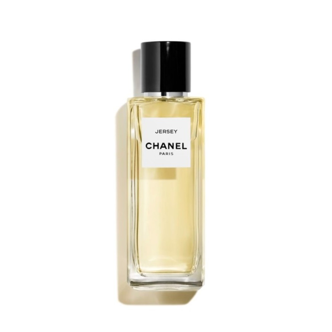 Jersey из коллекции Les Exclusifs, Chanel Кстати, лаванда является одним из парфюмерных кодов Chanel. Бренд арендует поля в Грассе и выкупает урожай