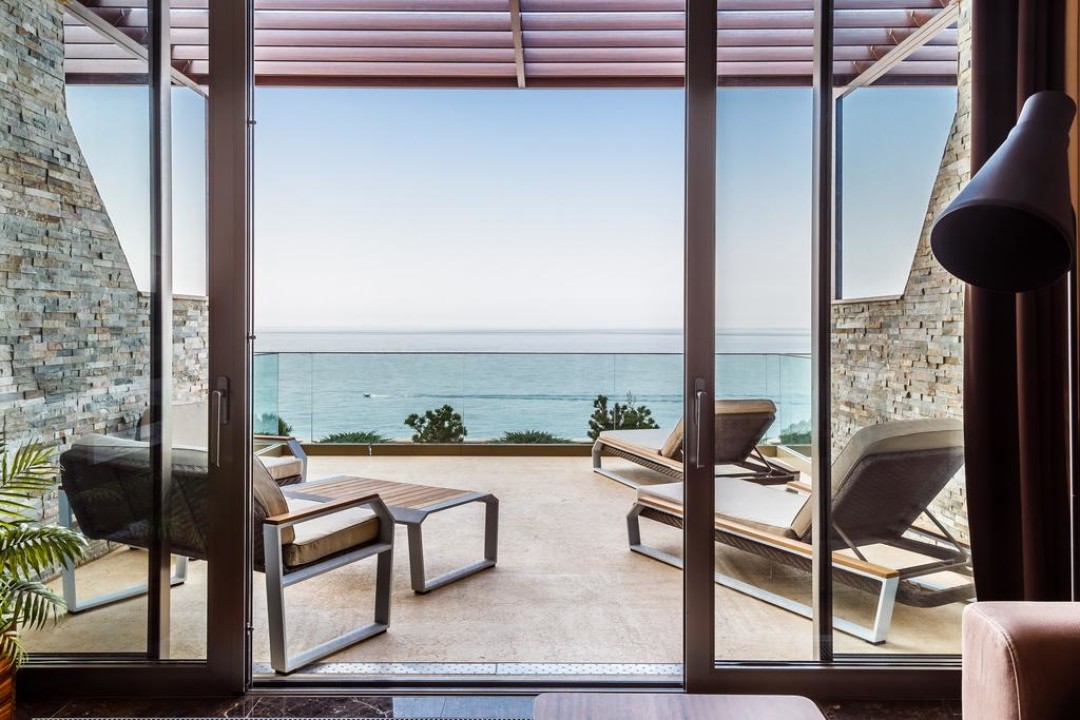 На фото: отель "Утесов", г. Анапа