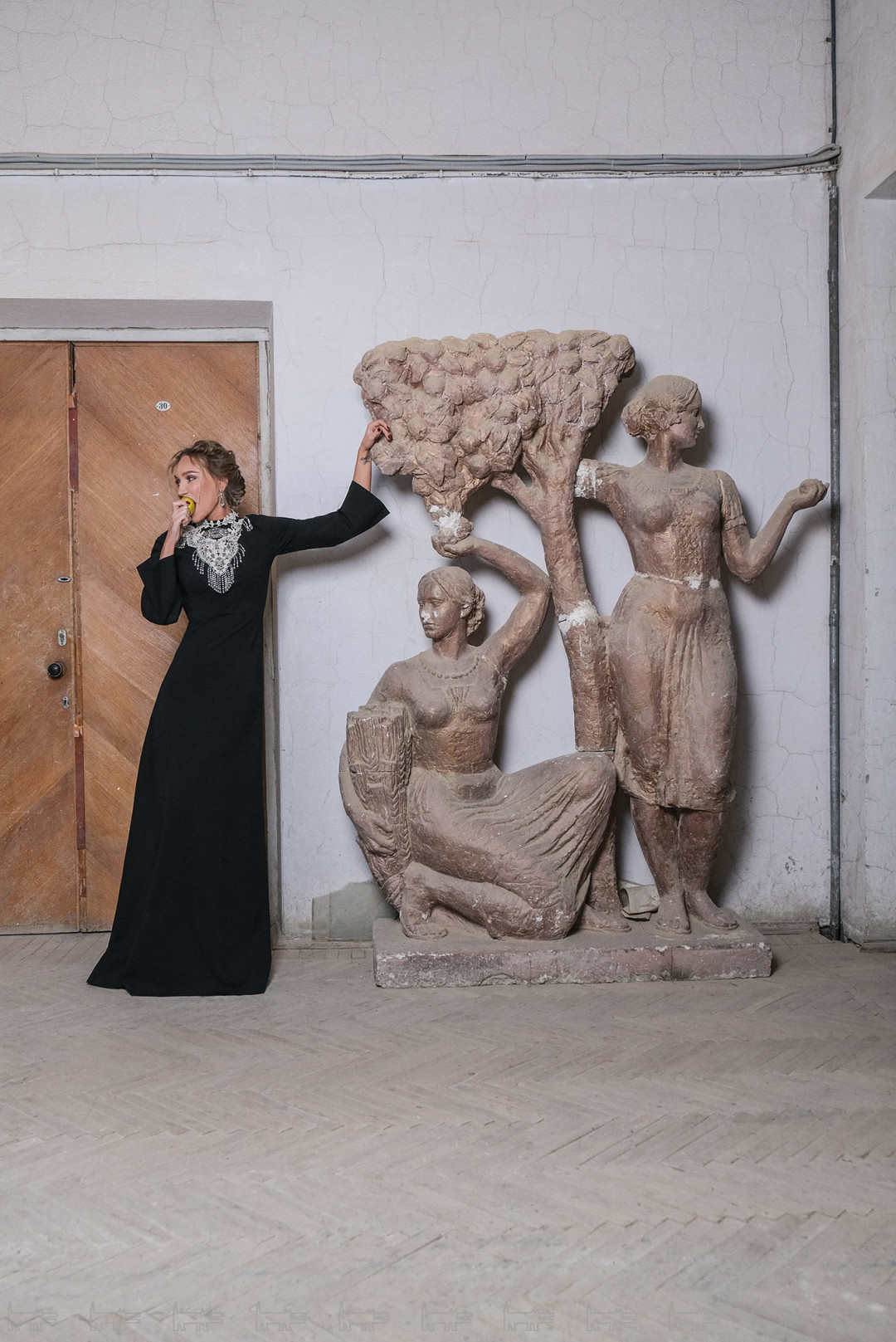 Платье Gucci (ДЛТ), серьги Gismondi (Gold Union Jewelry House)