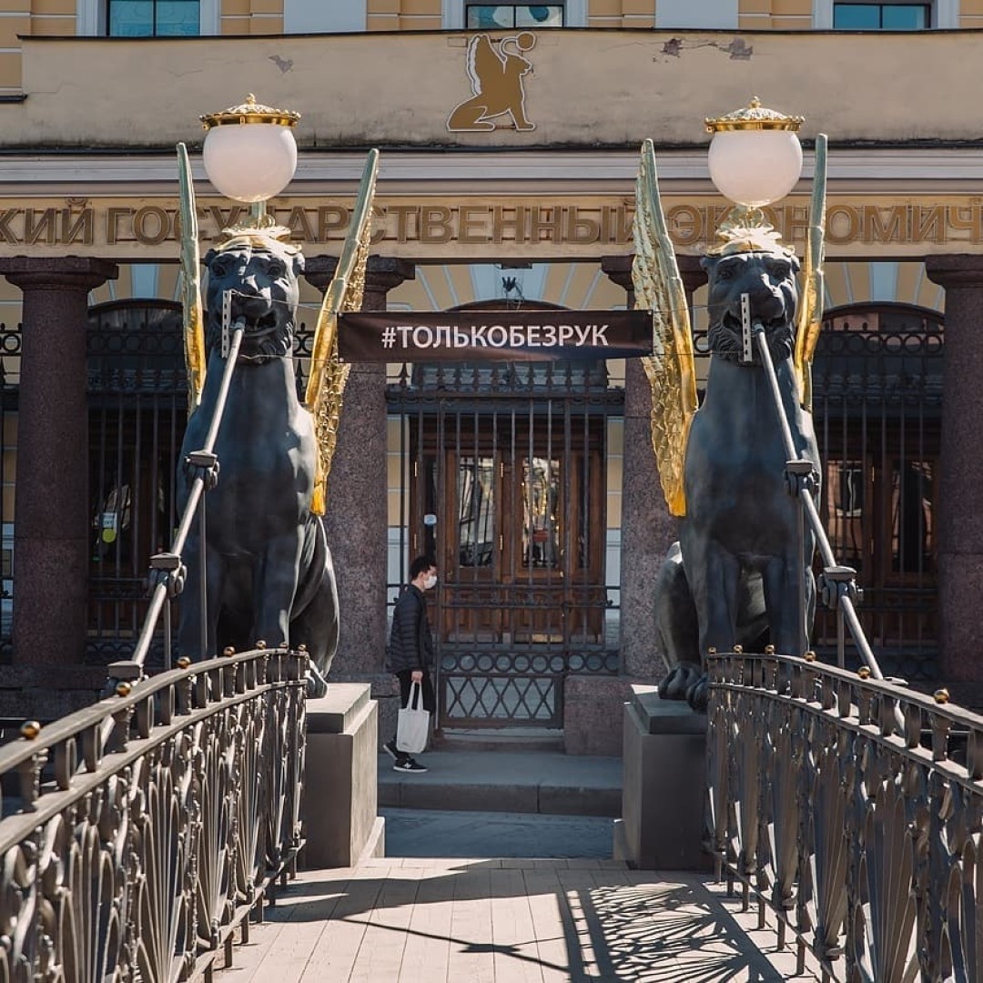 Фото, сделанные в Петербурге в начале режима самоизоляции. Источник: @myskina6photo