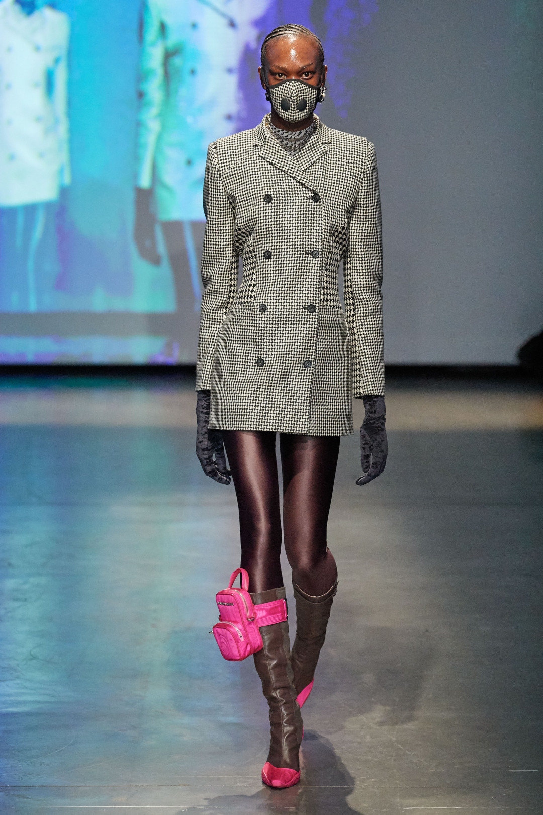 Маски на моделях Marine Serre во время недели моды в Париже