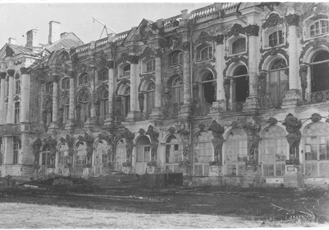 Зимний дворец санкт петербург после войны фото Зимний дворец санкт петербург после войны фото