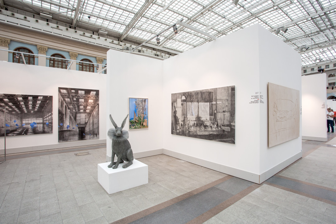 Стенд Marina Gisich Gallery на ярмарке Cosmoscow в 2019 году