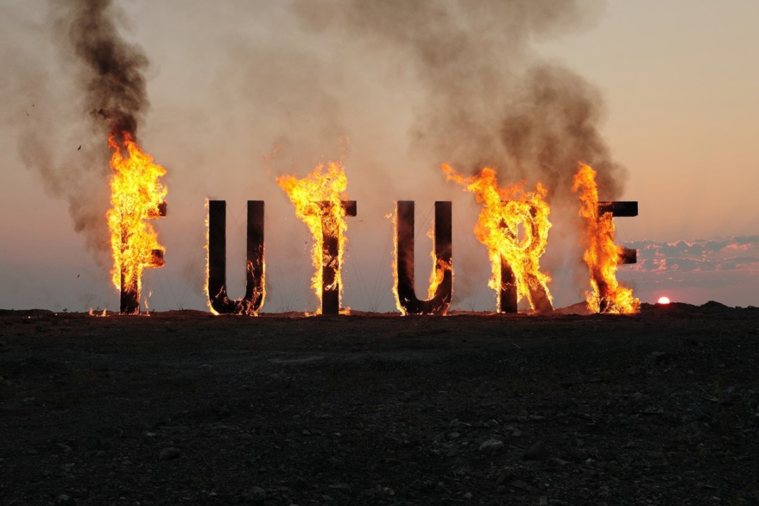 «Огонь должен жечь», - подписал художник в своем профиле инстаграм под видео