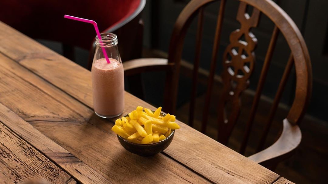 Томатный молочный коктейль из Cococo Bistro