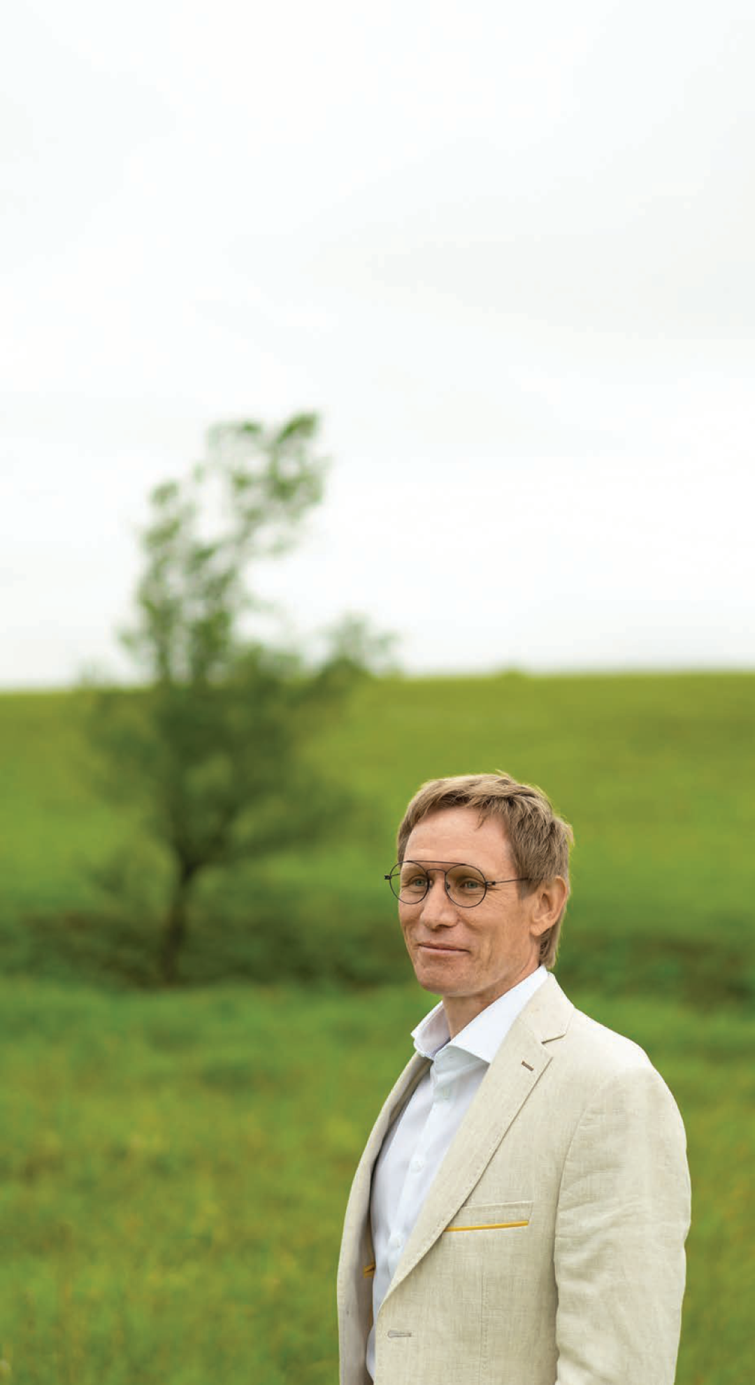 Одежда – собственность героя; очки Givenchy (салон «Акуляр»).