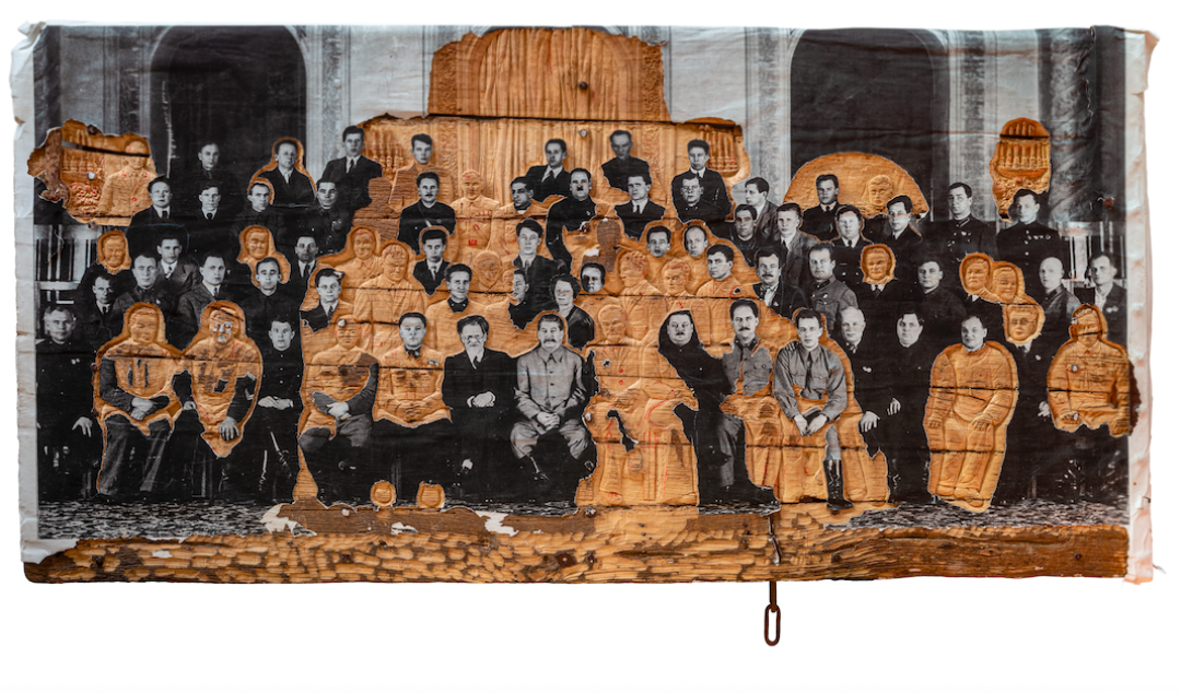 Чжан Хуань. Мой Зимний дворец №9. 2019 г. Шелкография, резьба по деревянной двери