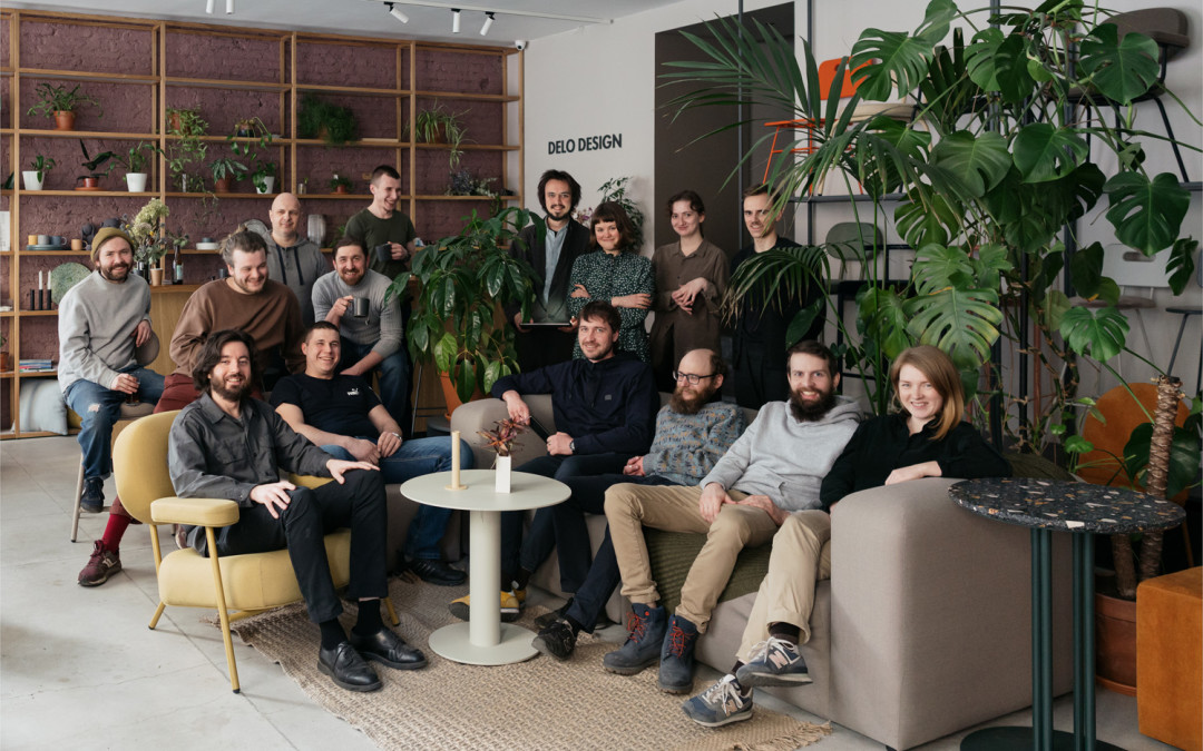 Команда Delo Design в шоуруме на Басковом переулке, 6 — здесь офис, магазин и кафе трансформируются в лекторий и собирается комьюнити локальных