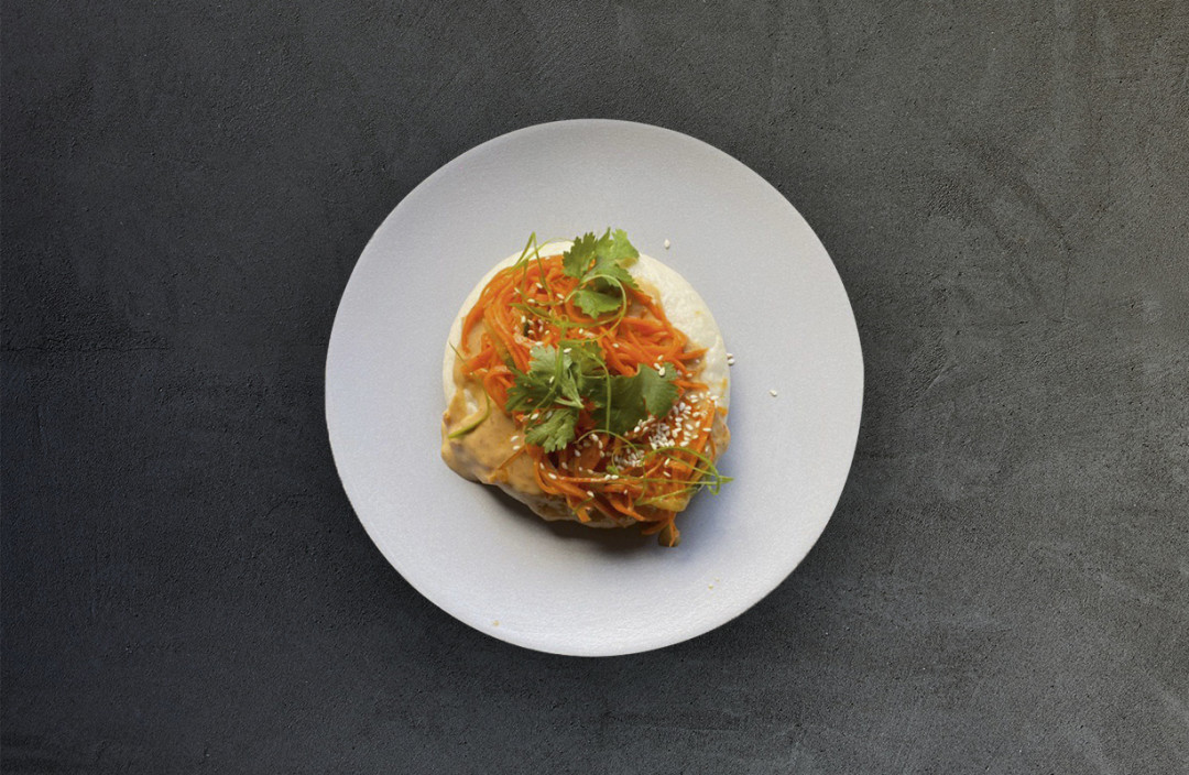 Пянсё с цыпленком в кокосе с морковью по-корейски