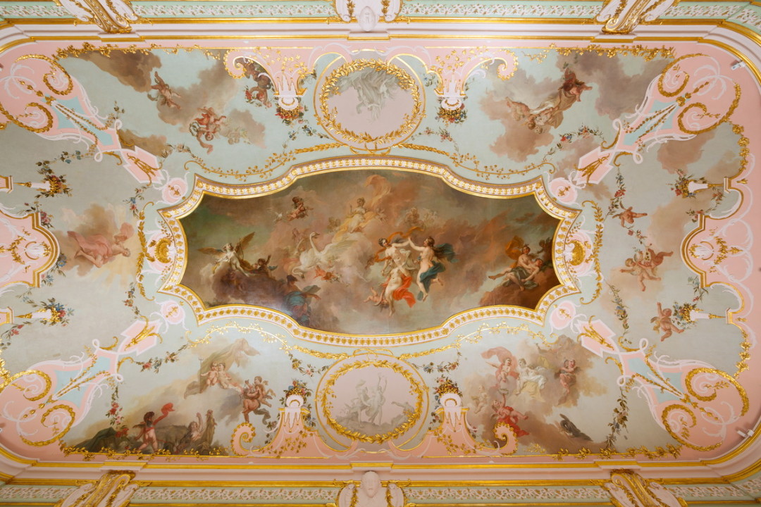 Плафон в Зале муз «Торжество Венеры» написан Стефано Торелли