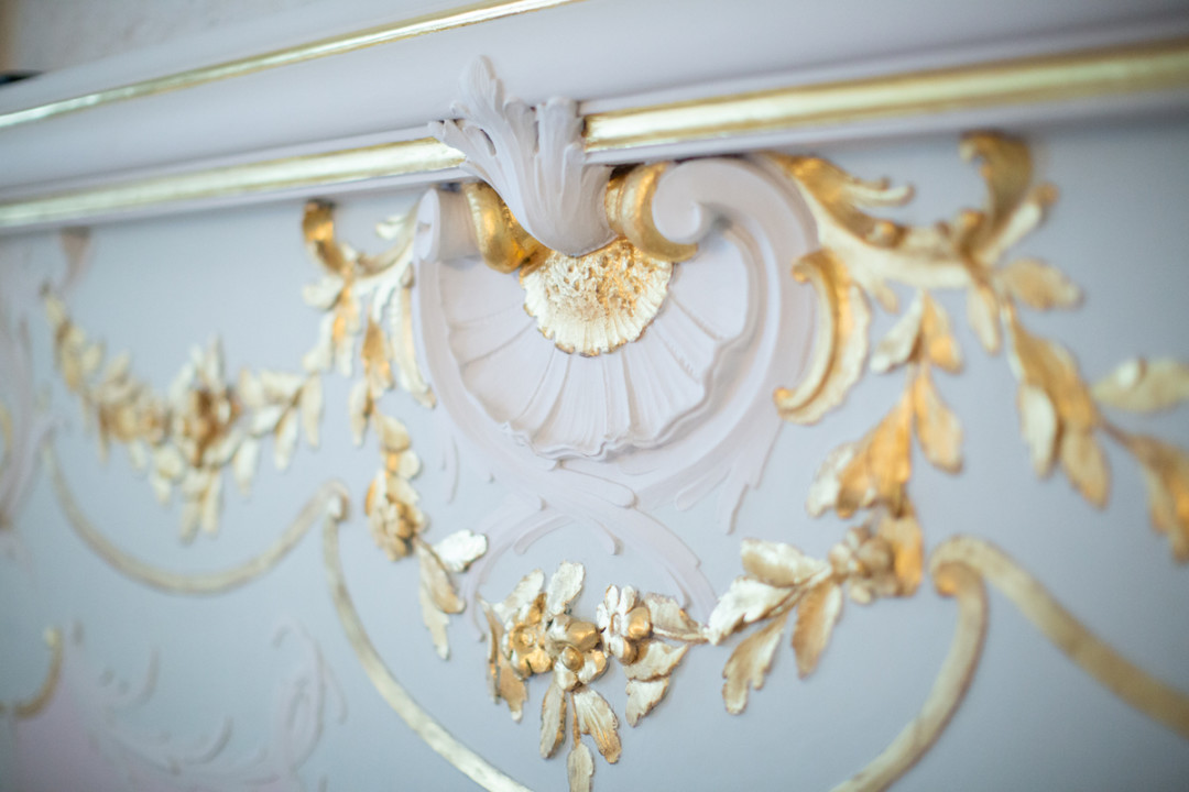 Над реставрацией трудятся лучшие лепщики и позолотчики