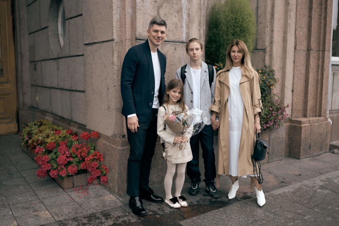 Бизнесмен Дмитрий Воробьев и фотограф Евгения Мурашова с сыном Никитой Мурашовым и дочерью Елизаветой Воробьевой