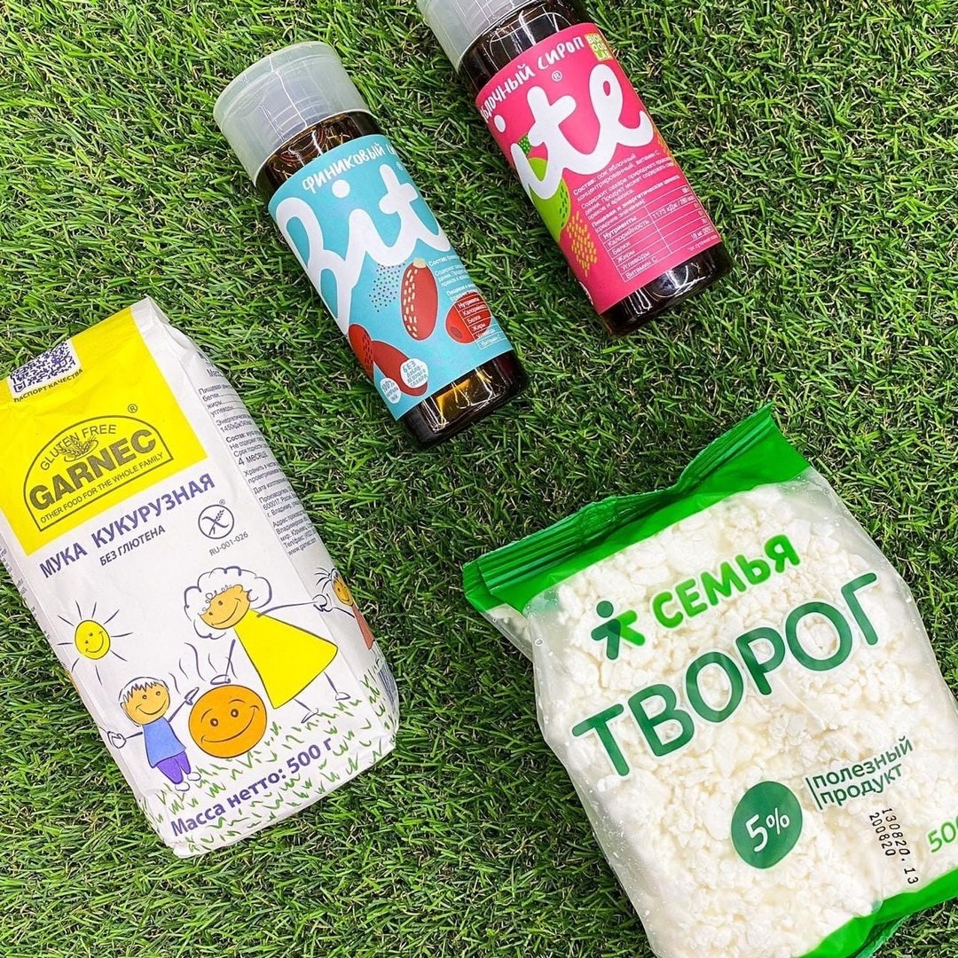 Из альтернативной безглютеновой муки и молочных продуктов можно приготовить множество вариантов завтрака: сырники, запеканку, блинчики или оладьи. В