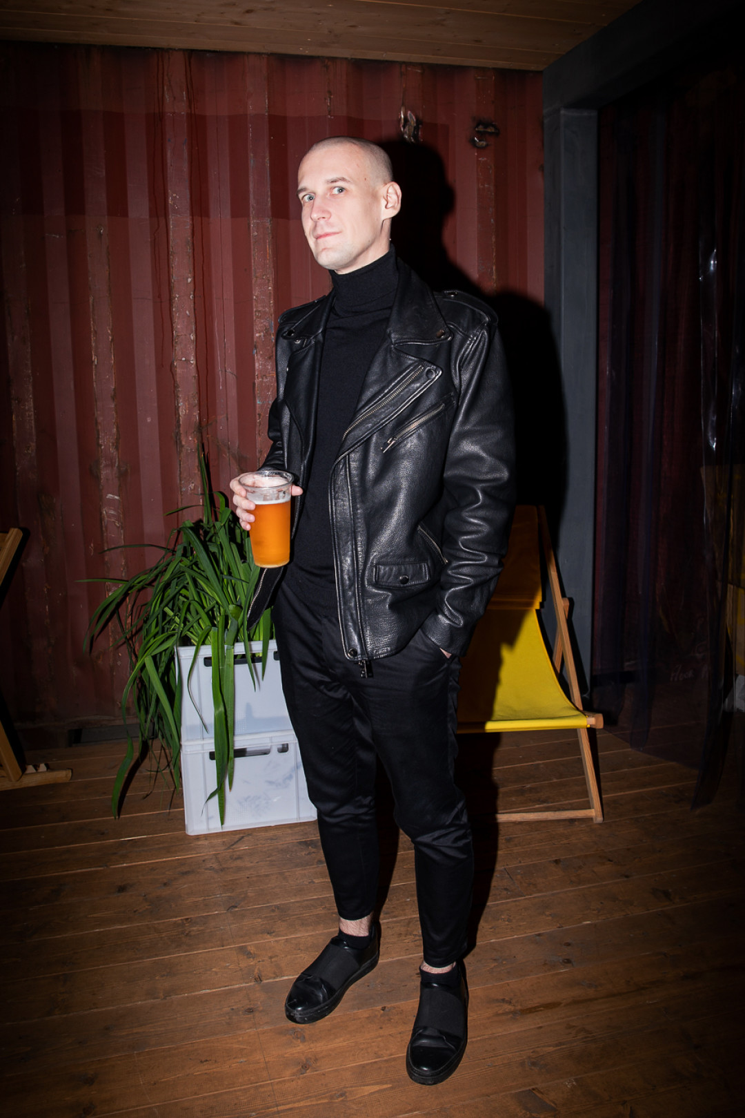 Евгений Add. На Евгении: брюки и обувь Cos, водолазка Uniqlo, кожаная куртка Mango