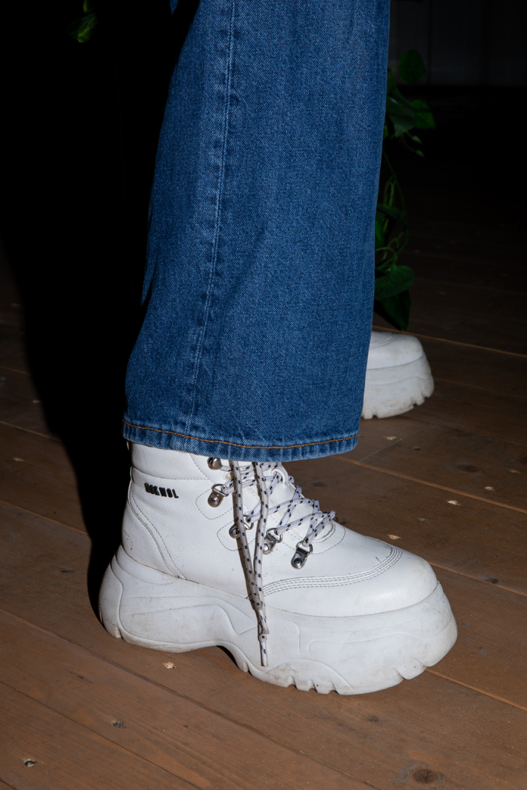 На Яне: кроссовки Naked Wolfe