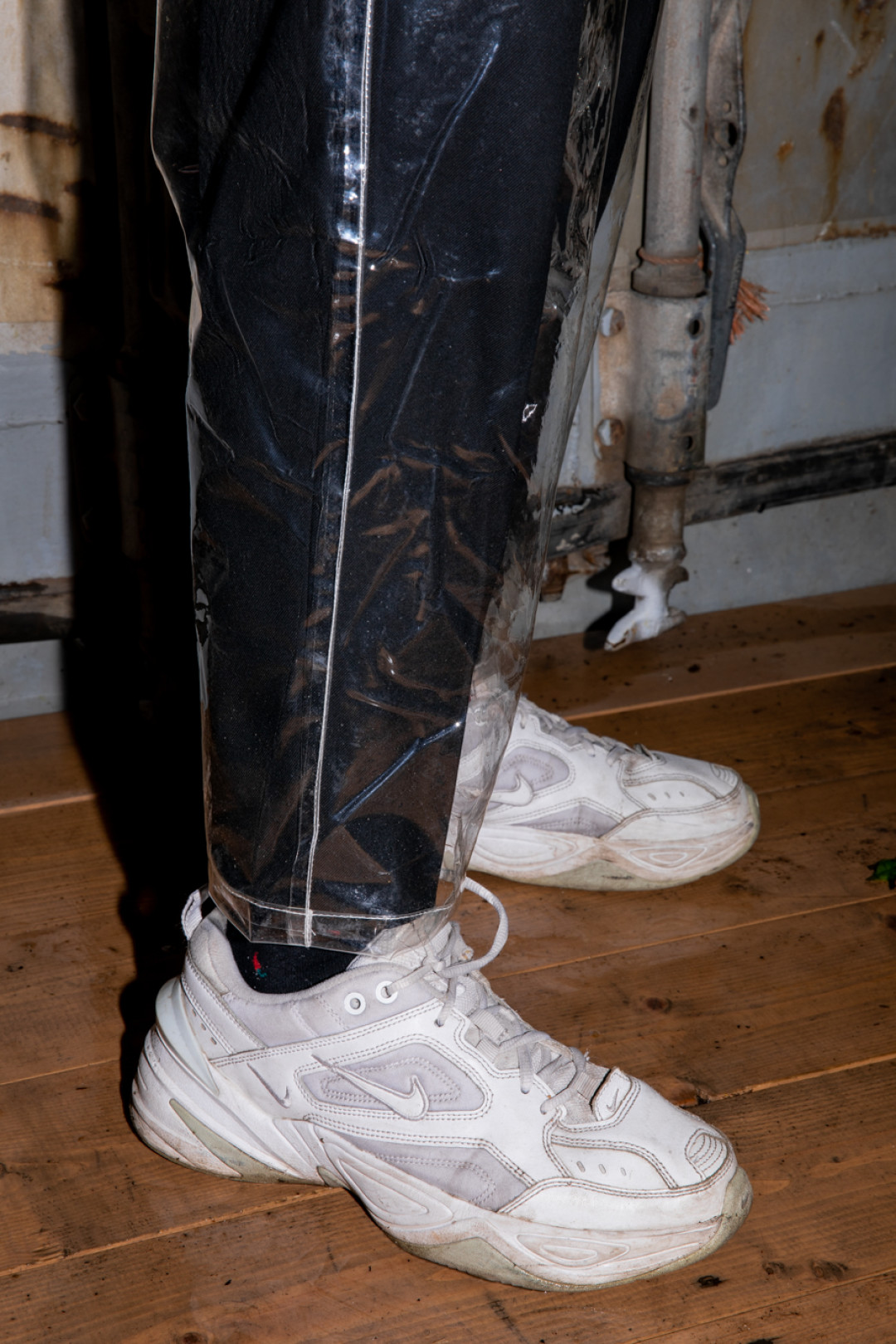 На Сергее: прозрачные штаны из эко пластика поверх брюк H&M