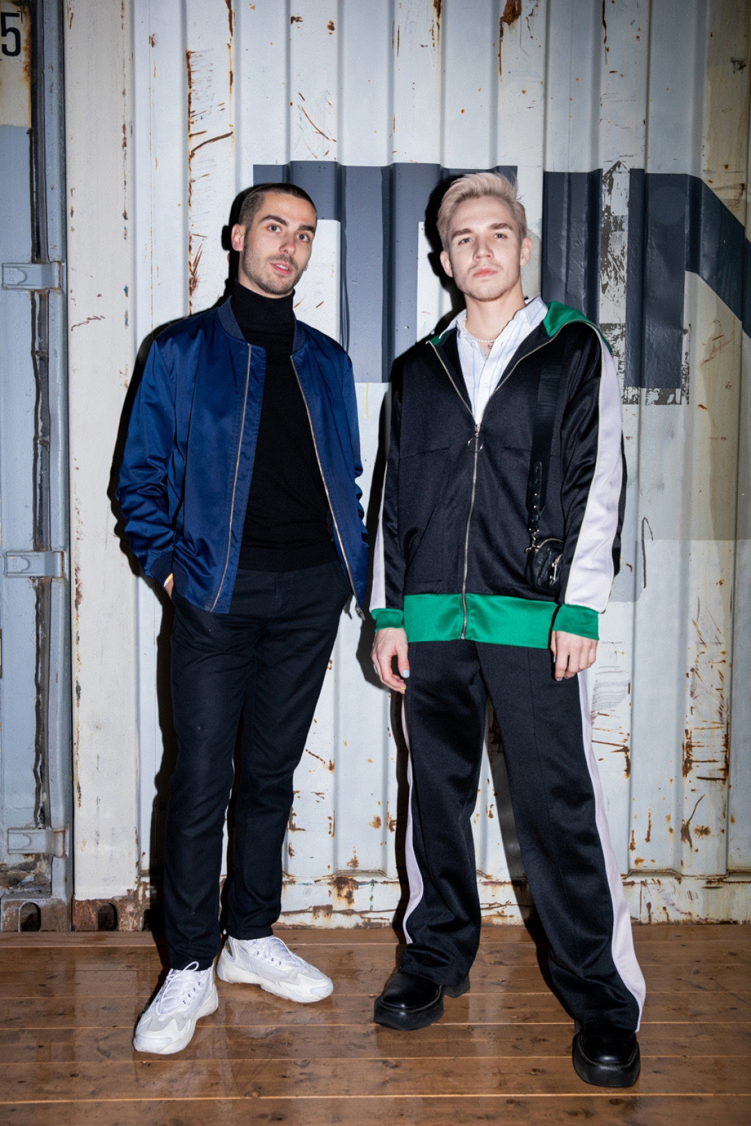 Леонтий и Саша. На Саше: костюм Noak, сумка Topshop, рубашка Polo RL, ботинки Asos