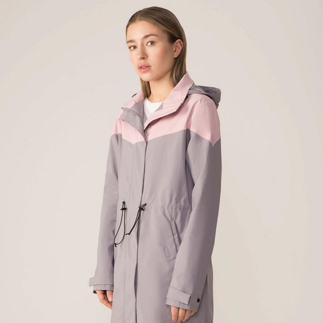 Плащь Urban Tiger, «У красного моста», наб. реки Мойки, 73, 11 999 руб.