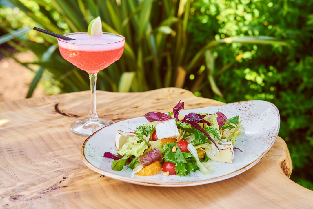 Салат с мандаринами и камамбером