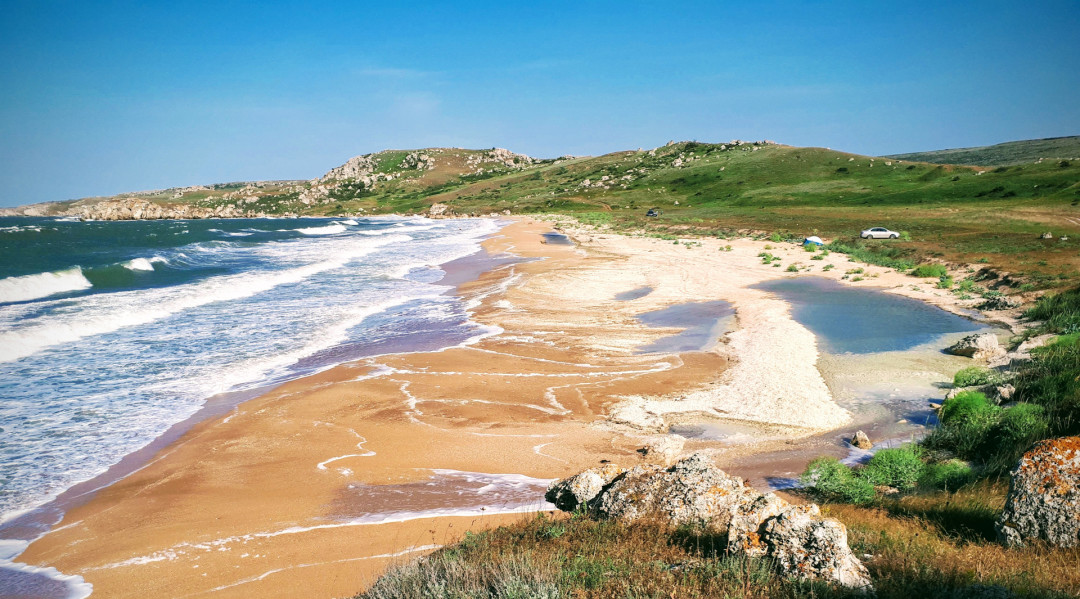 На фото: Генеральские пляжи в Крыму