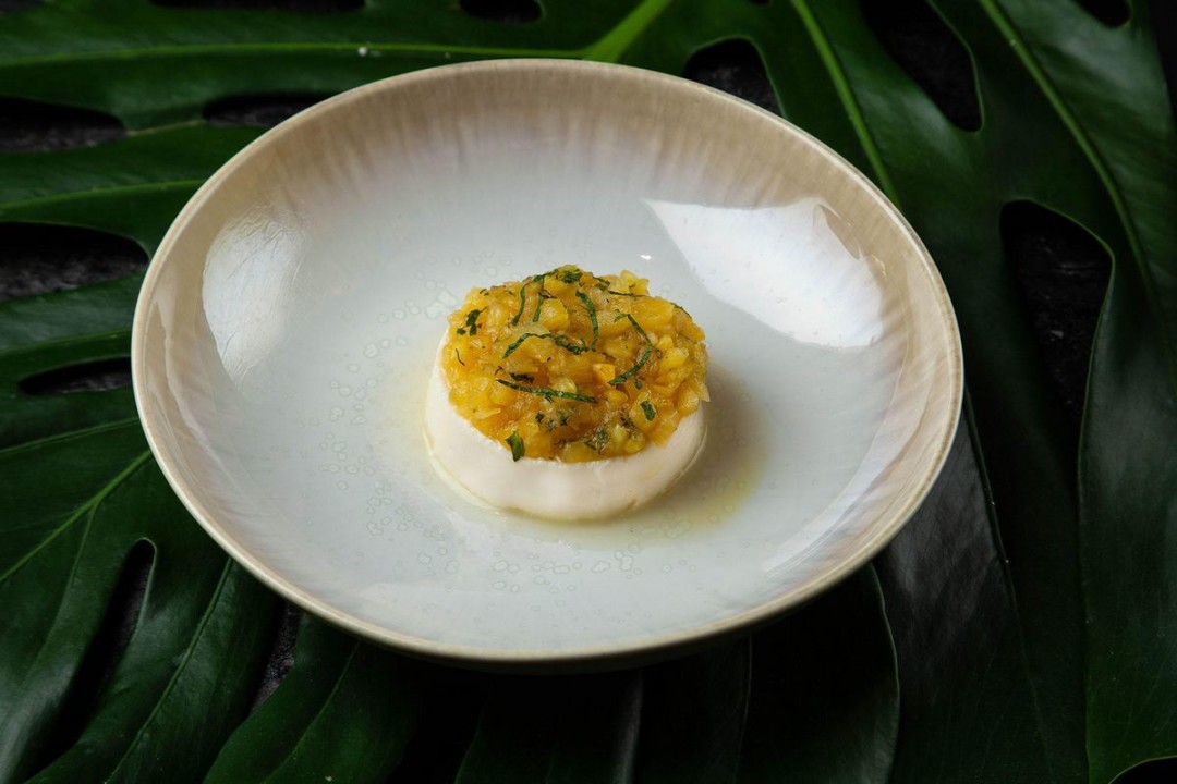 Кокосовая паннакота с ананасом