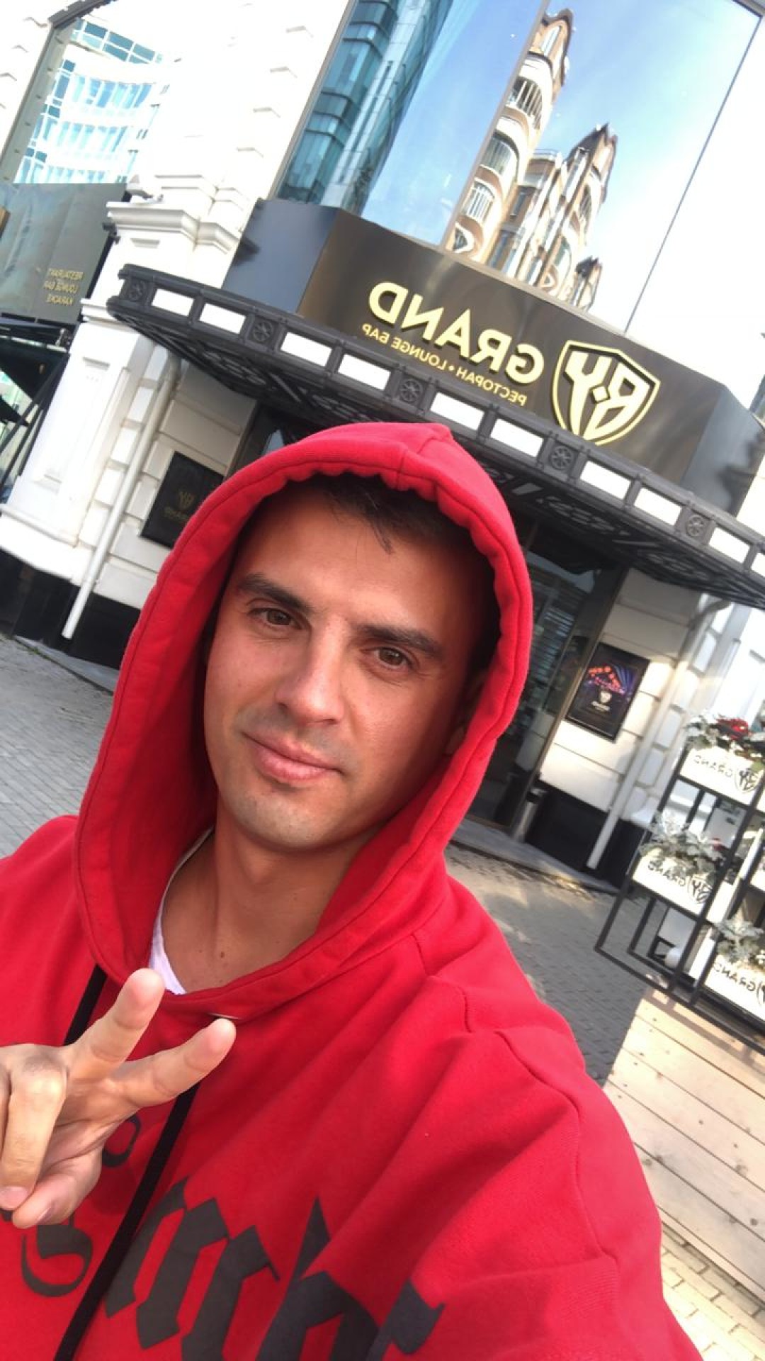 Недавно в Екатеринбурге открылся ресторан BY Grand – вот его и решили «затестить» Иванушки. Конечно, силы-то после концерта надо восстанавливать! И