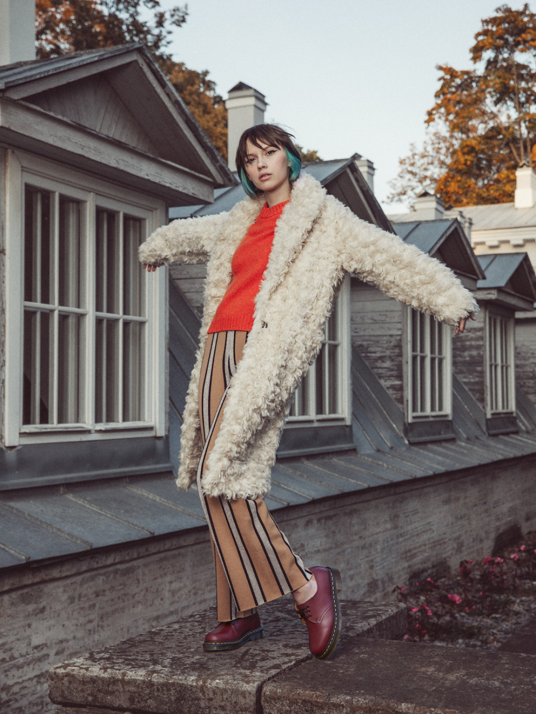 1461-е мартинсы отличались лишь тем, что получили низкий силуэт и три пары отверстий вместо восьми, но стали новой легендой