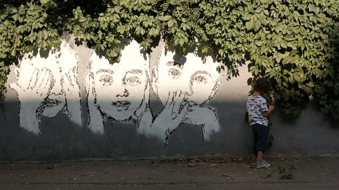 Из рецензии на Cinemaflood: Кинокритик Георгий Сульгин: «На протяжение полутора часов незнакомые друг с другом люди мистическим образом говорят об