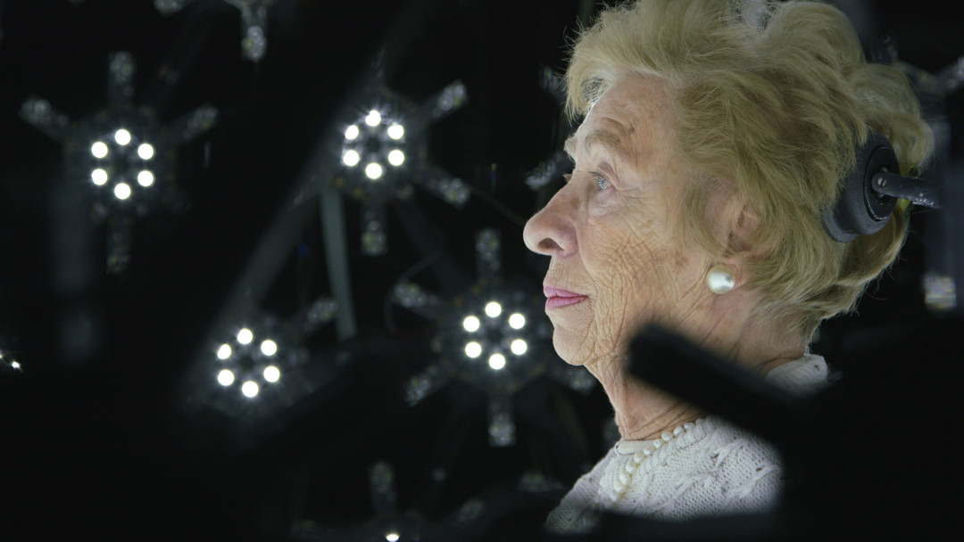 «166 камер». Режиссер Давина Пардо. Великобритания, США. 2017 год. Рассказ о Еве Шлосс, жертве Холокоста и сводной сестре Анны Франк, и о ее новом