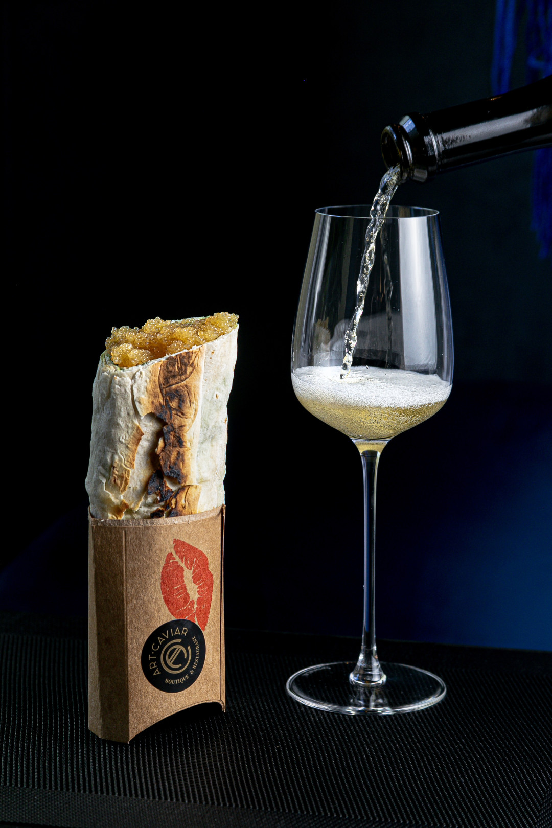 Шаверма с белугой и икрой в Art Caviar