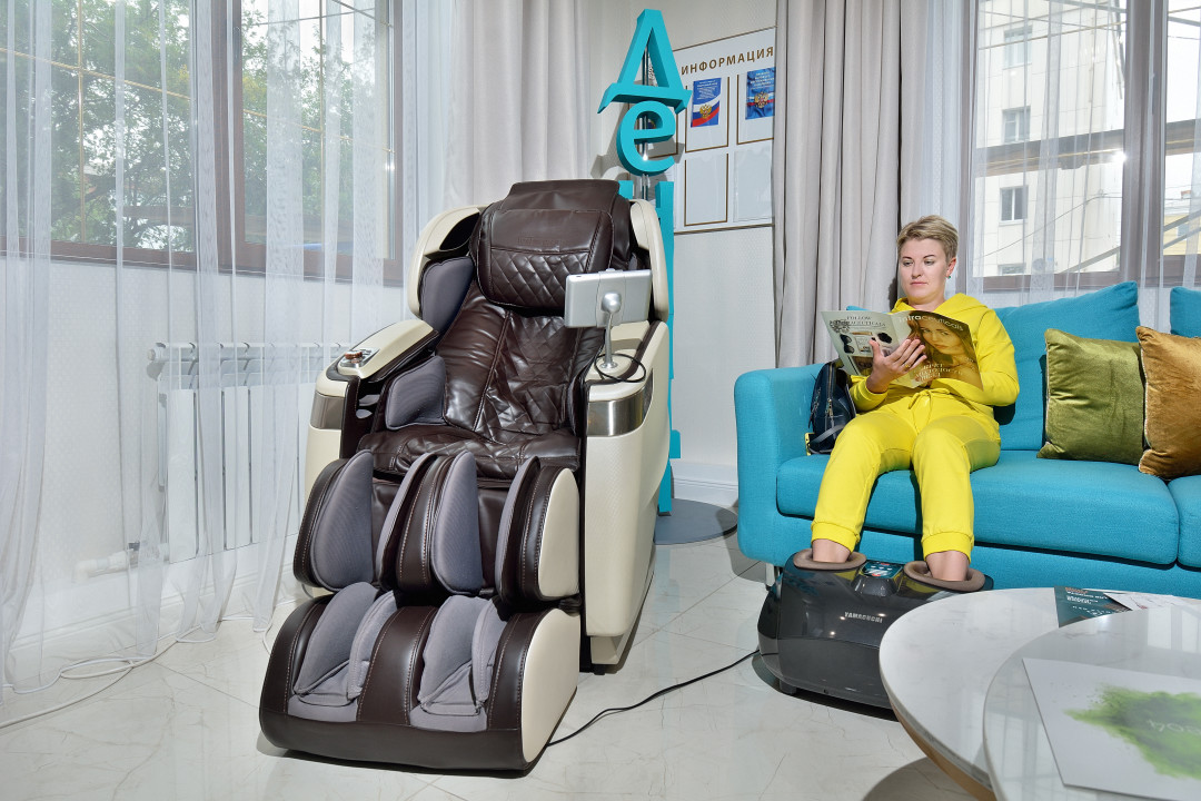 Массажное кресло и массажер для ног Yamaguchi — супер услуга для тех, кто желает немного порелаксировать в ожидании бьюти-процедур